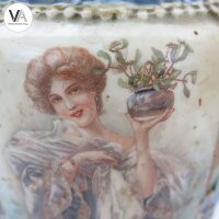 Paar Jugendstil-Vasen Vienna Frauenmotive floralen Reliefs ca1900