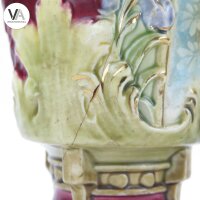 Paar Jugendstil-Vasen Vienna Frauenmotive floralen Reliefs ca1900