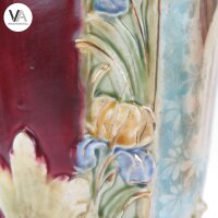 Paar Jugendstil-Vasen Vienna Frauenmotive floralen Reliefs ca1900