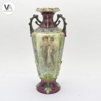 Paar Jugendstil-Vasen Vienna Frauenmotive floralen Reliefs ca1900